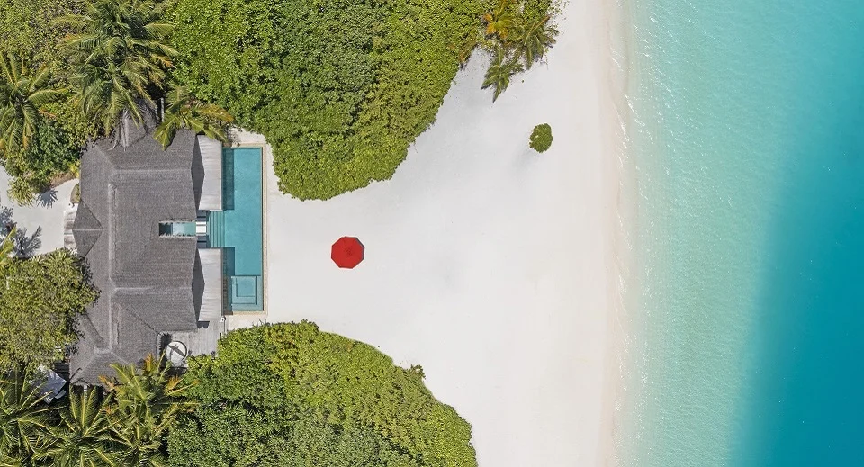 Пляжный павильон с бассейном отеля NIYAMA PRIVATE ISLANDS MALDIVES (EX. NIYAMA MALDIVES) Пляжный павильон с бассейном