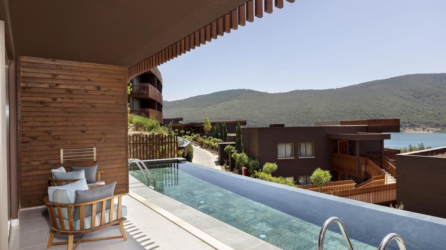 Семейный номер Swim-up отеля TITANIC LUXURY COLLECTION BODRUM (EX. TITANIC DELUXE BODRUM) Семейный номер Swim-up