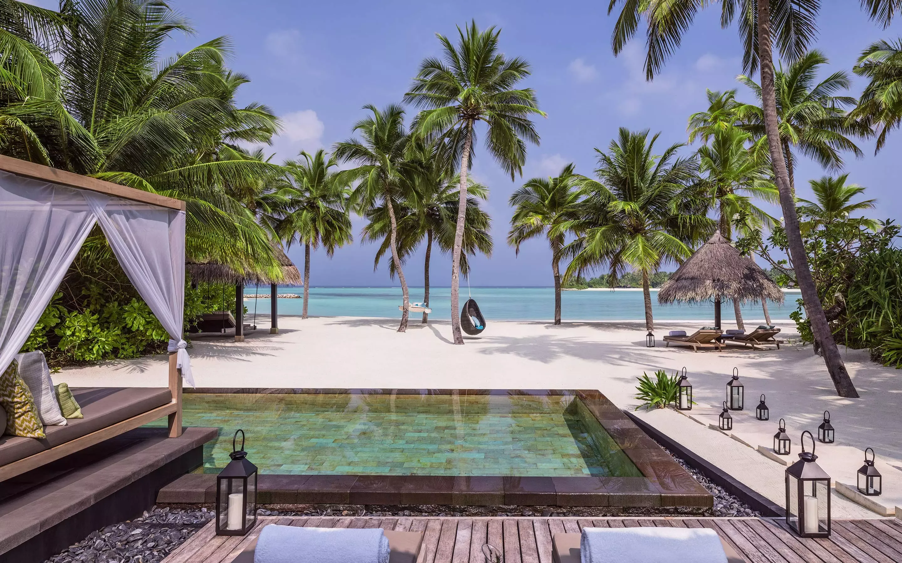Большая пляжная вилла с бассейном отеля ONE & ONLY REETHI RAH Большая пляжная вилла с бассейном