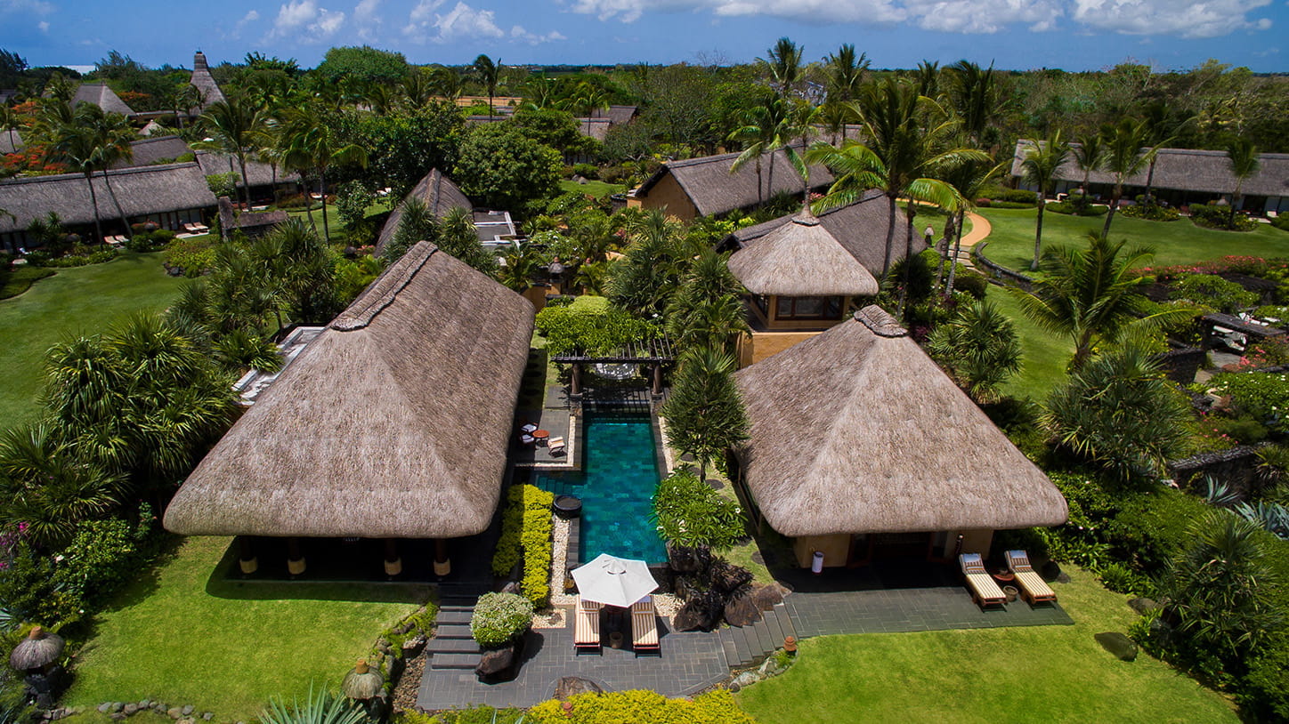 Королевская вилла с тремя спальнями, бассейном и видом на океан отеля THE OBEROI BEACH RESORT Королевская вилла с тремя спальнями, бассейном и видом на океан