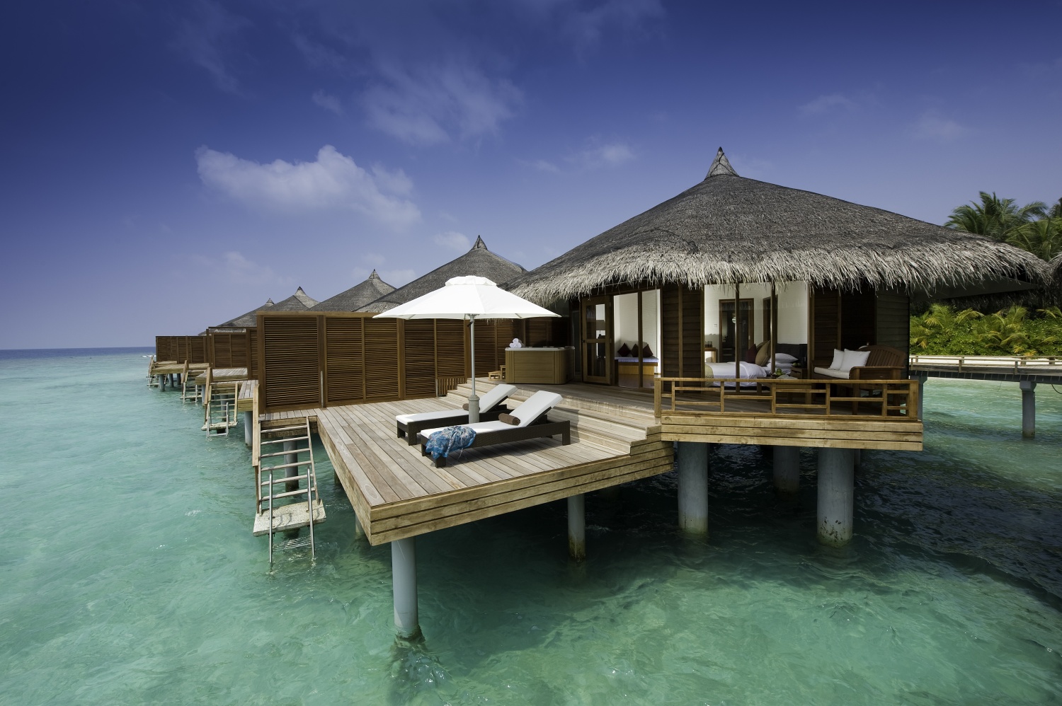 Водная вилла отеля KURAMATHI ISLAND RESORT Водная вилла