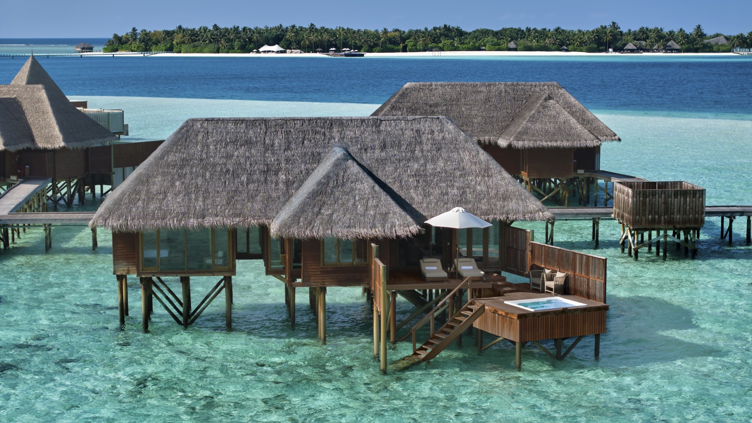 Водная вилла Grand отеля CONRAD MALDIVES RANGALI ISLAND Водная вилла Grand