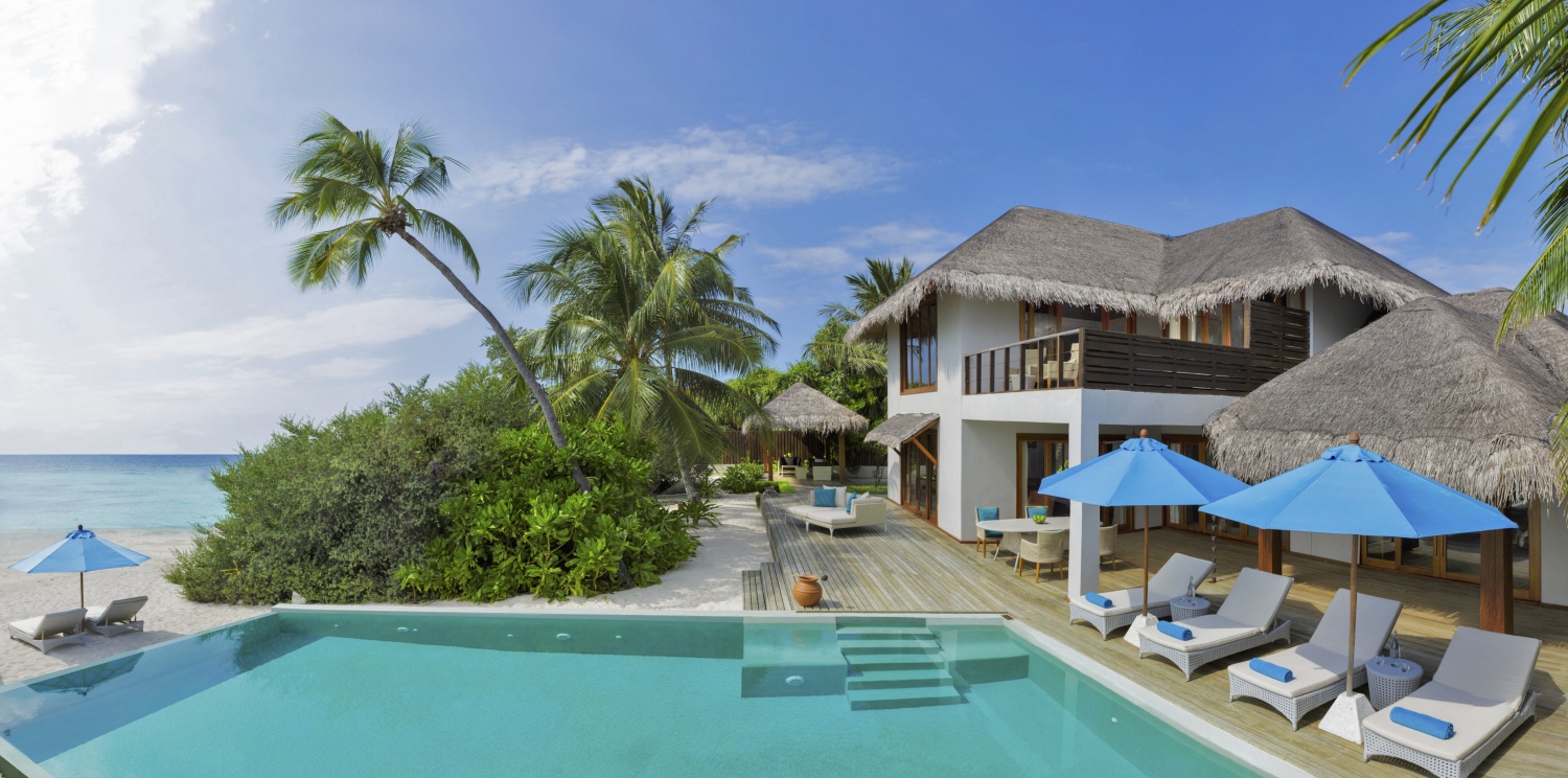 Пляжная резиденция с тремя спальнями и бассейном отеля DUSIT THANI MALDIVES Пляжная резиденция с тремя спальнями и бассейном