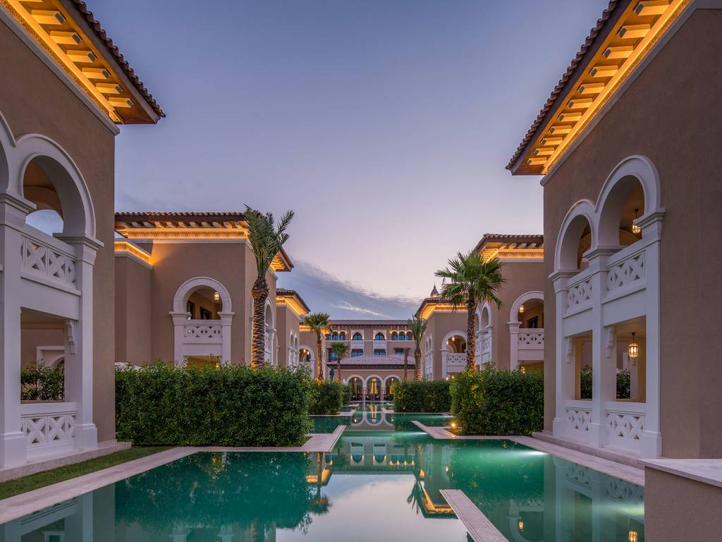 Клубная вилла с тремя спальнями отеля RIXOS PREMIUM SAADIYAT ISLAND Клубная вилла с тремя спальнями