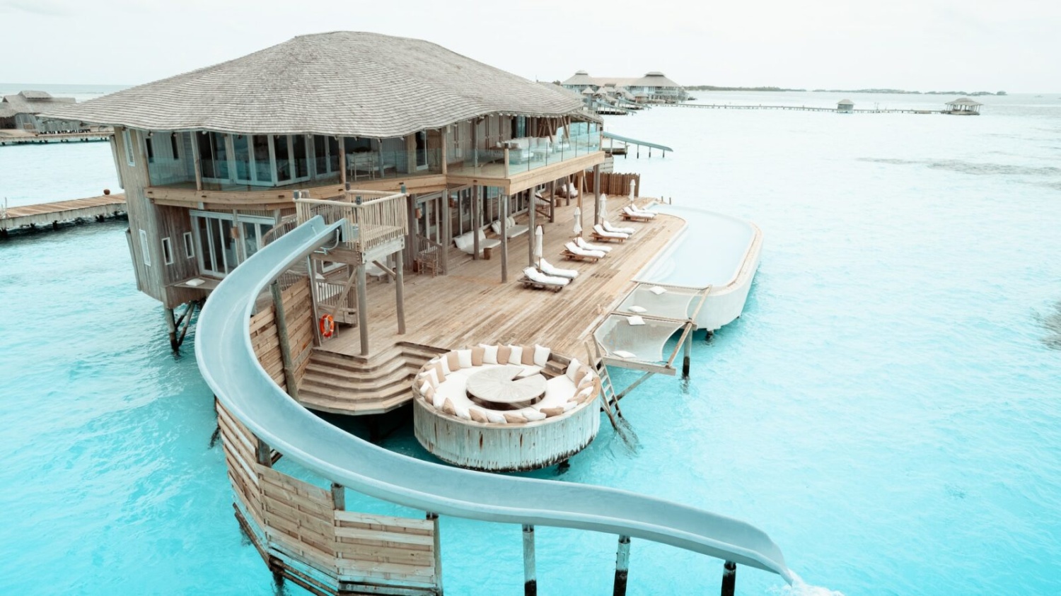 Водный ретрит с пятью спальнями и горкой отеля SONEVA JANI RESORT Водный ретрит с пятью спальнями и горкой