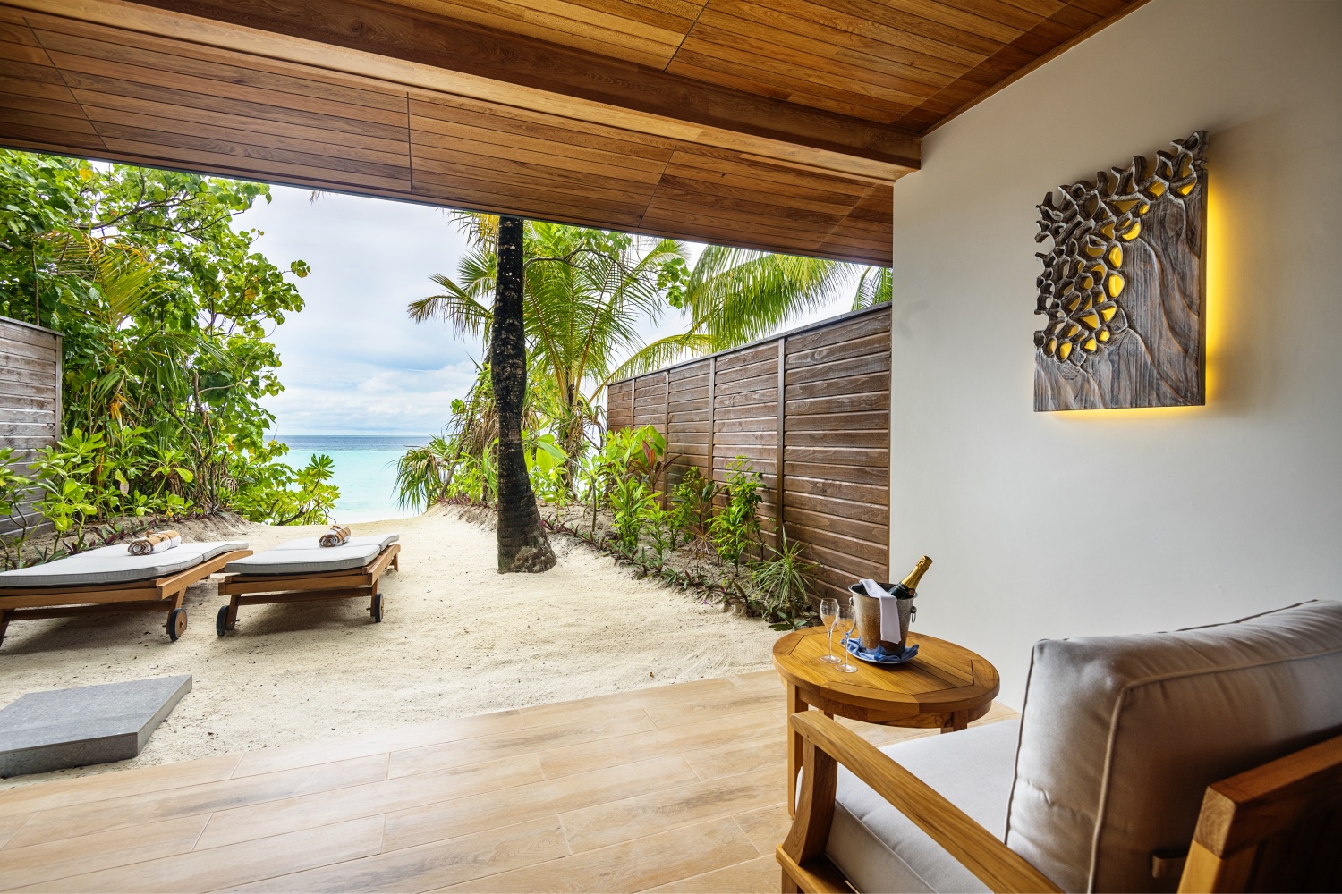 Пляжный люкс отеля LILY BEACH RESORT & SPA Пляжный люкс