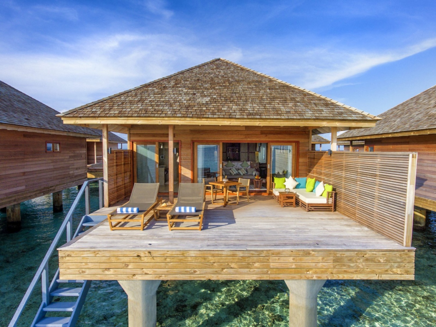 Водная вилла отеля HURAWALHI ISLAND RESORT Водная вилла