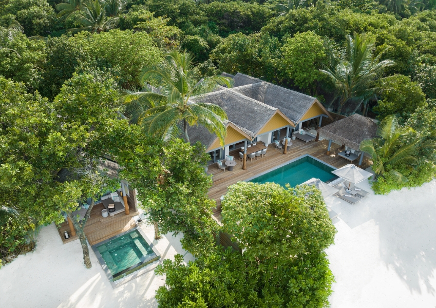 Пляжная резидецния с тремя спальнями и бассейном отеля VAKKARU MALDIVES Пляжная резидецния с тремя спальнями и бассейном