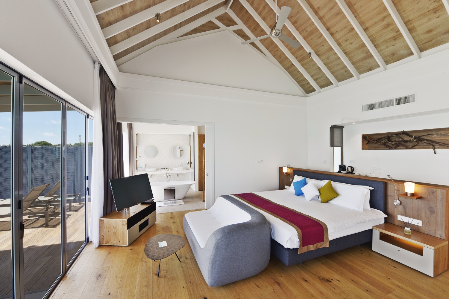 Водная вилла делюкс отеля KURAMATHI ISLAND RESORT Водная вилла делюкс