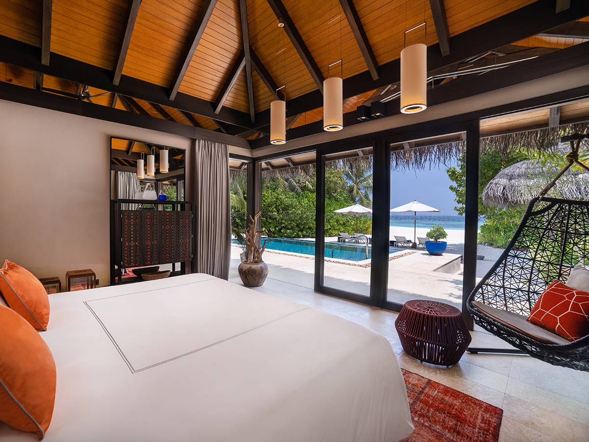Пляжное бунгало с бассейном отеля VELAA PRIVATE ISLAND Пляжное бунгало с бассейном