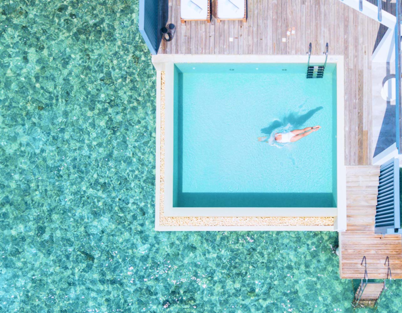 Вилла с бассейном на краю лагуны отеля AMILLA MALDIVES RESORT & RESIDENCES (EX. AMILLA FUSHI) Вилла с бассейном на краю лагуны