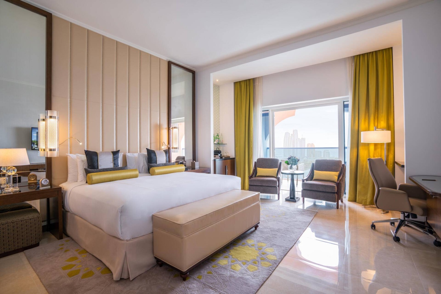 Номер Premium с видом на Корниш отеля RIXOS MARINA ABU DHABI Номер Premium с видом на Корниш