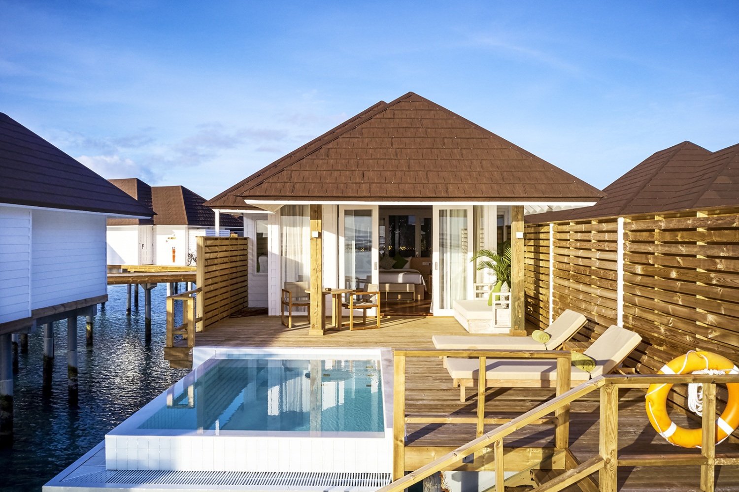 Большая водная вилла с бассейном отеля SUN SIYAM OLHUVELI MALDIVES (EX. OLHUVELI BEACH RESORT) Большая водная вилла с бассейном