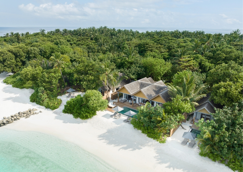 Пляжная резиденция с четырьмя спальнями и бассейном отеля VAKKARU MALDIVES Пляжная резиденция с четырьмя спальнями и бассейном