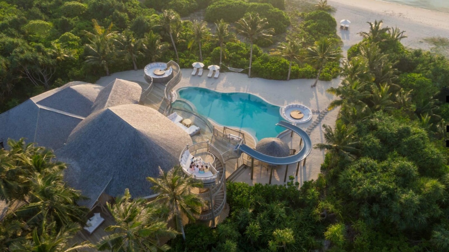Пляжная резиденция Reserve с тремя спальнями и водной горкой отеля SONEVA JANI RESORT Пляжная резиденция Reserve с тремя спальнями и водной горкой