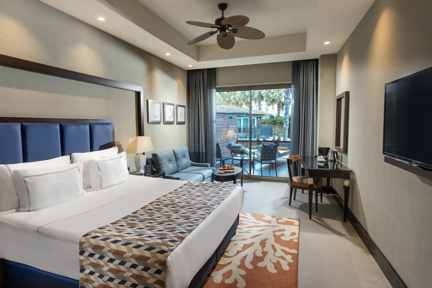 Супериор с выходом к бассейну отеля KAYA PALAZZO GOLF RESORT (EX. RIU) Супериор с выходом к бассейну