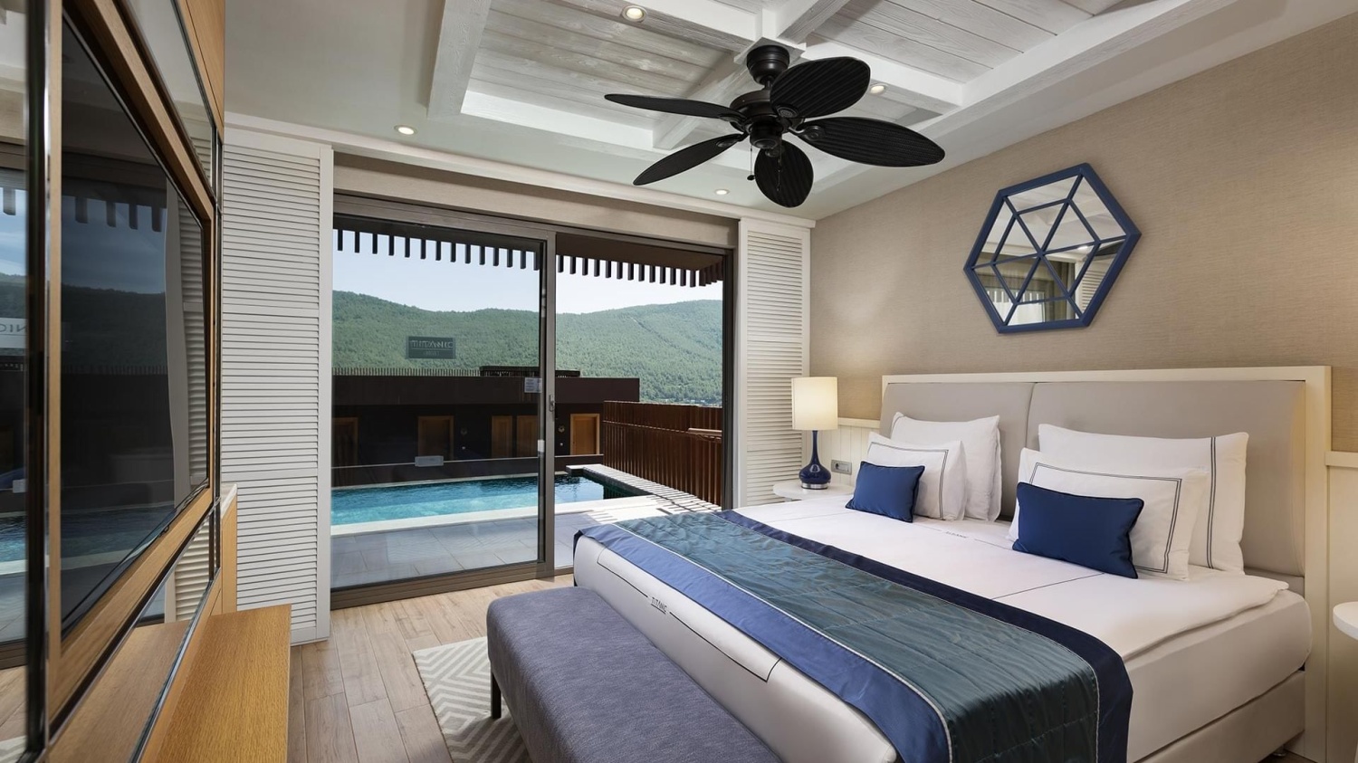 Делюкс Swim-up отеля TITANIC LUXURY COLLECTION BODRUM (EX. TITANIC DELUXE BODRUM) Делюкс Swim-up