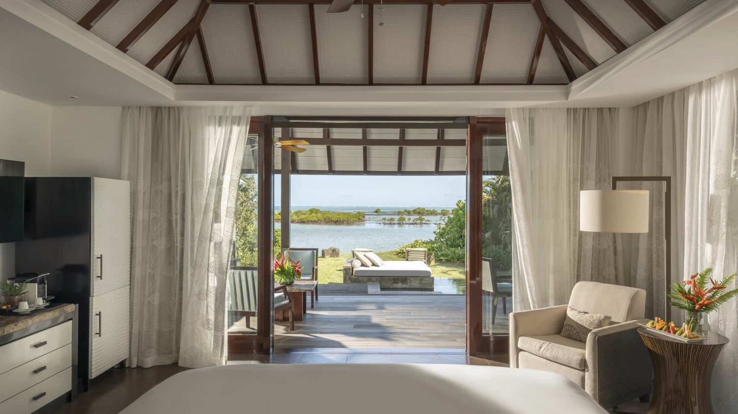 Вилла с бассейном и видом на океан отеля FOUR SEASONS RESORT MARITIUS AT ANAHITA Вилла с бассейном и видом на океан
