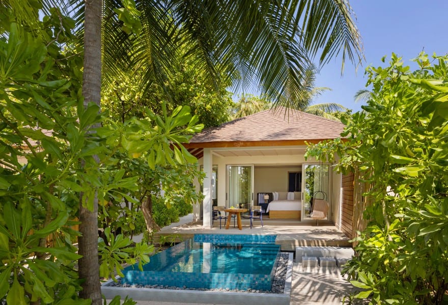 Пляжная вилла с двумя спальнями и бассейном отеля AVANI+ FARES MALDIVES RESORT Пляжная вилла с двумя спальнями и бассейном