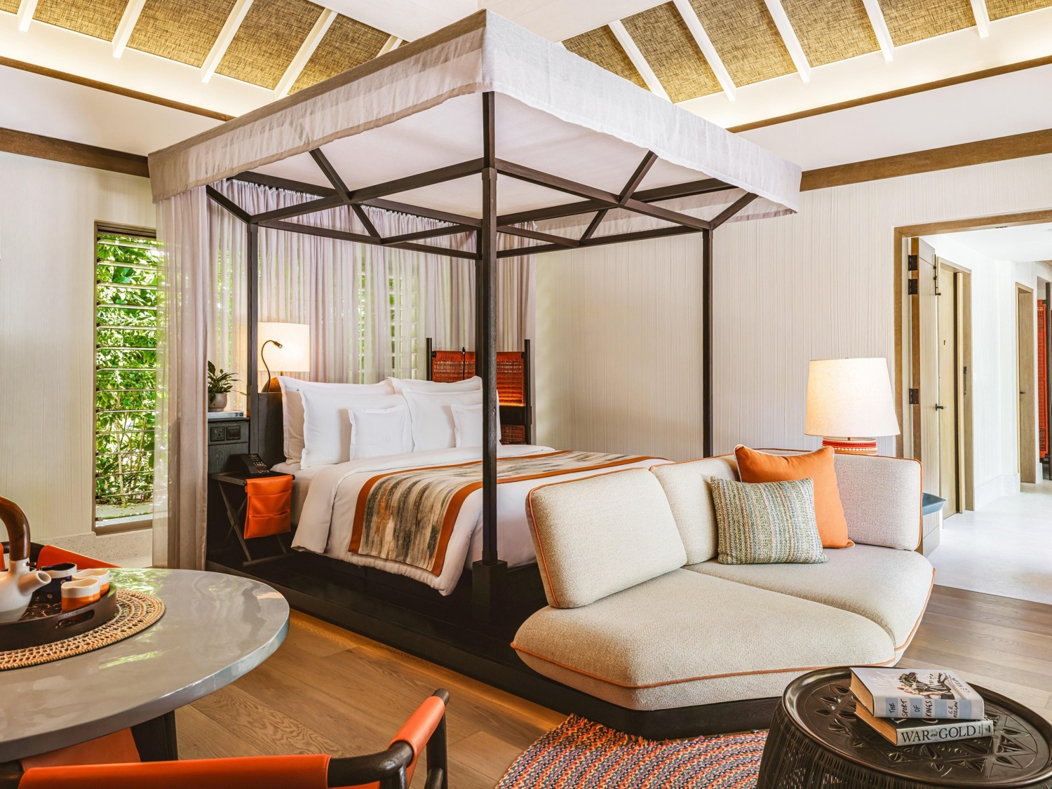 Пляжная вилла с бассейном и видом на закат отеля INTERCONTINENTAL MALDIVES MAAMUNAGAU RESORT Пляжная вилла с бассейном и видом на закат