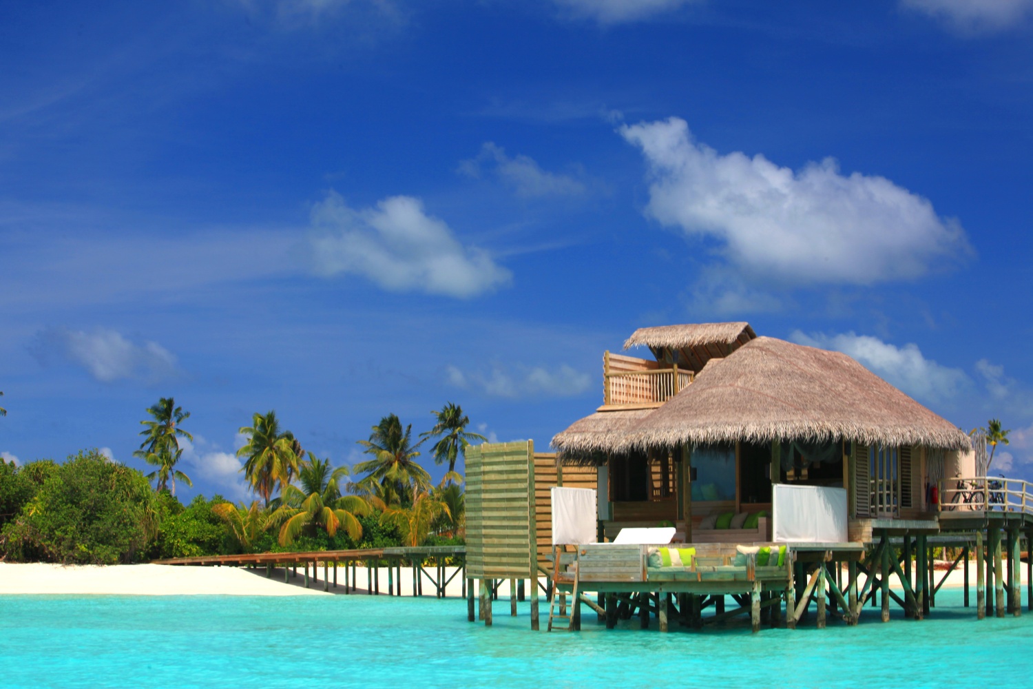 Водная вилла с видом на лагуну отеля SIX SENSES LAAMU Водная вилла с видом на лагуну