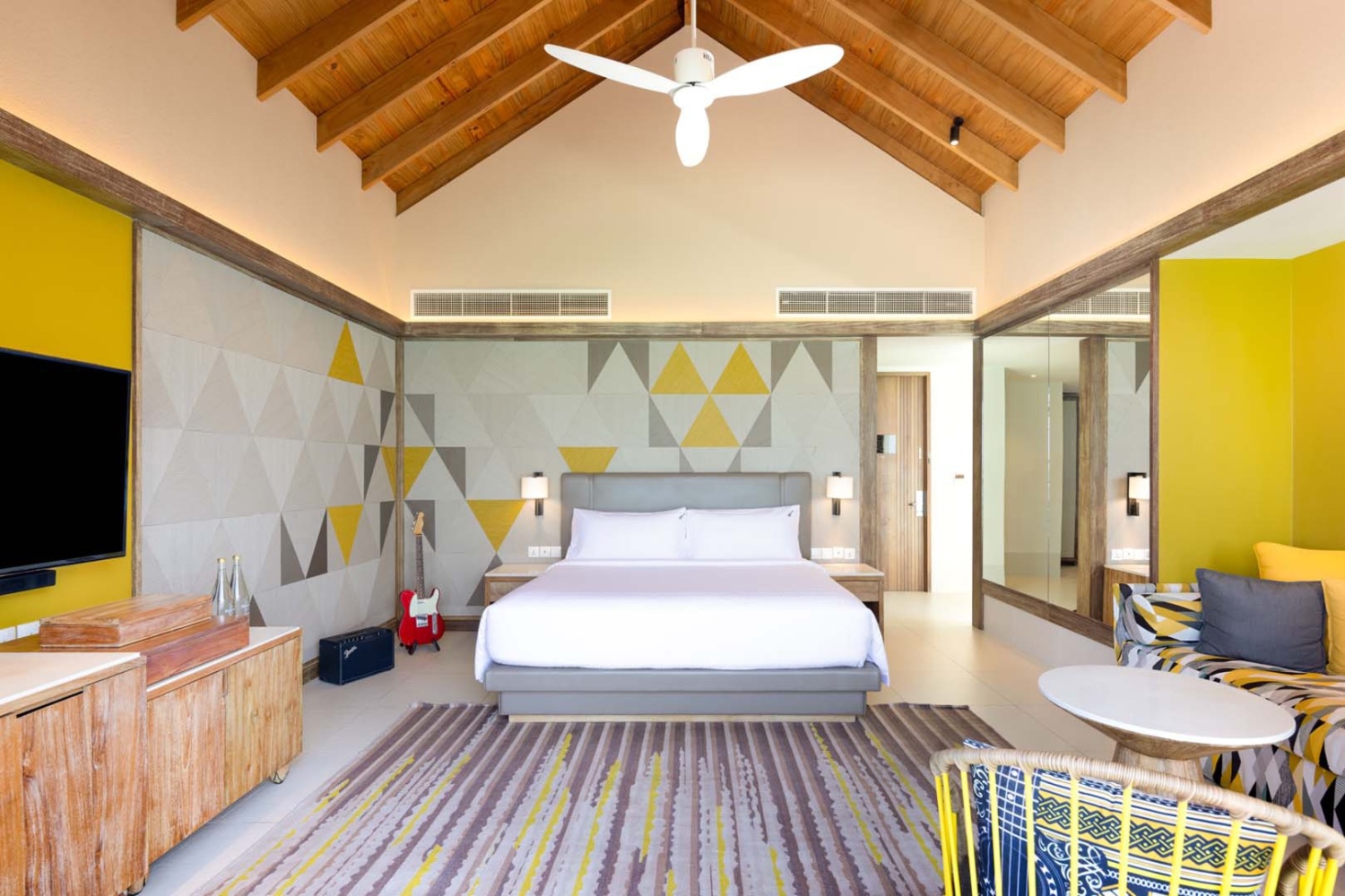 Водная вилла Platinum с бассейном отеля HARD ROCK HOTEL MALDIVES Водная вилла Platinum с бассейном