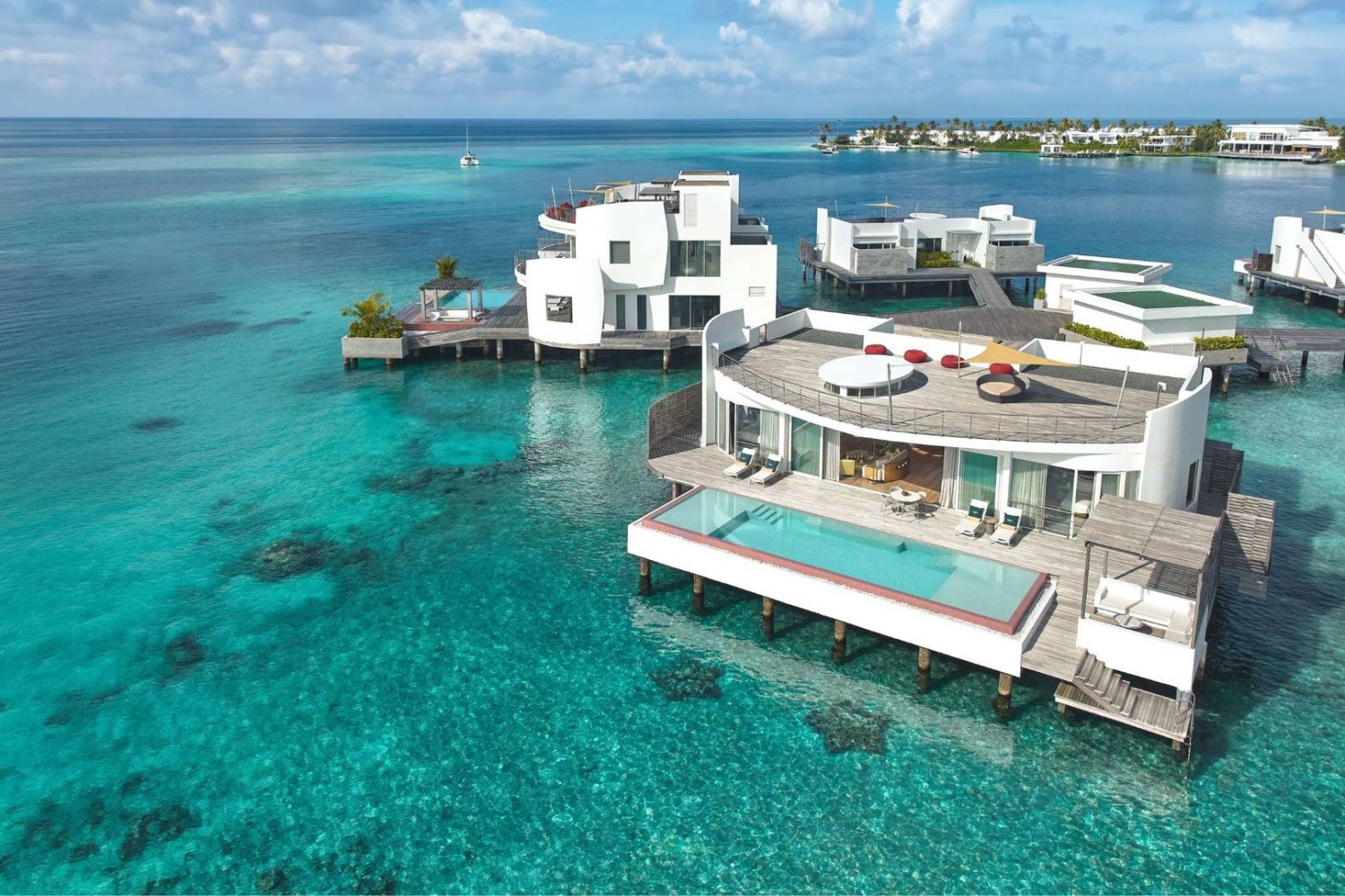 Водная резиденция с двумя спальнями и бассейном отеля JUMEIRAH MALDIVES OLHAHALI ISLAND Водная резиденция с двумя спальнями и бассейном