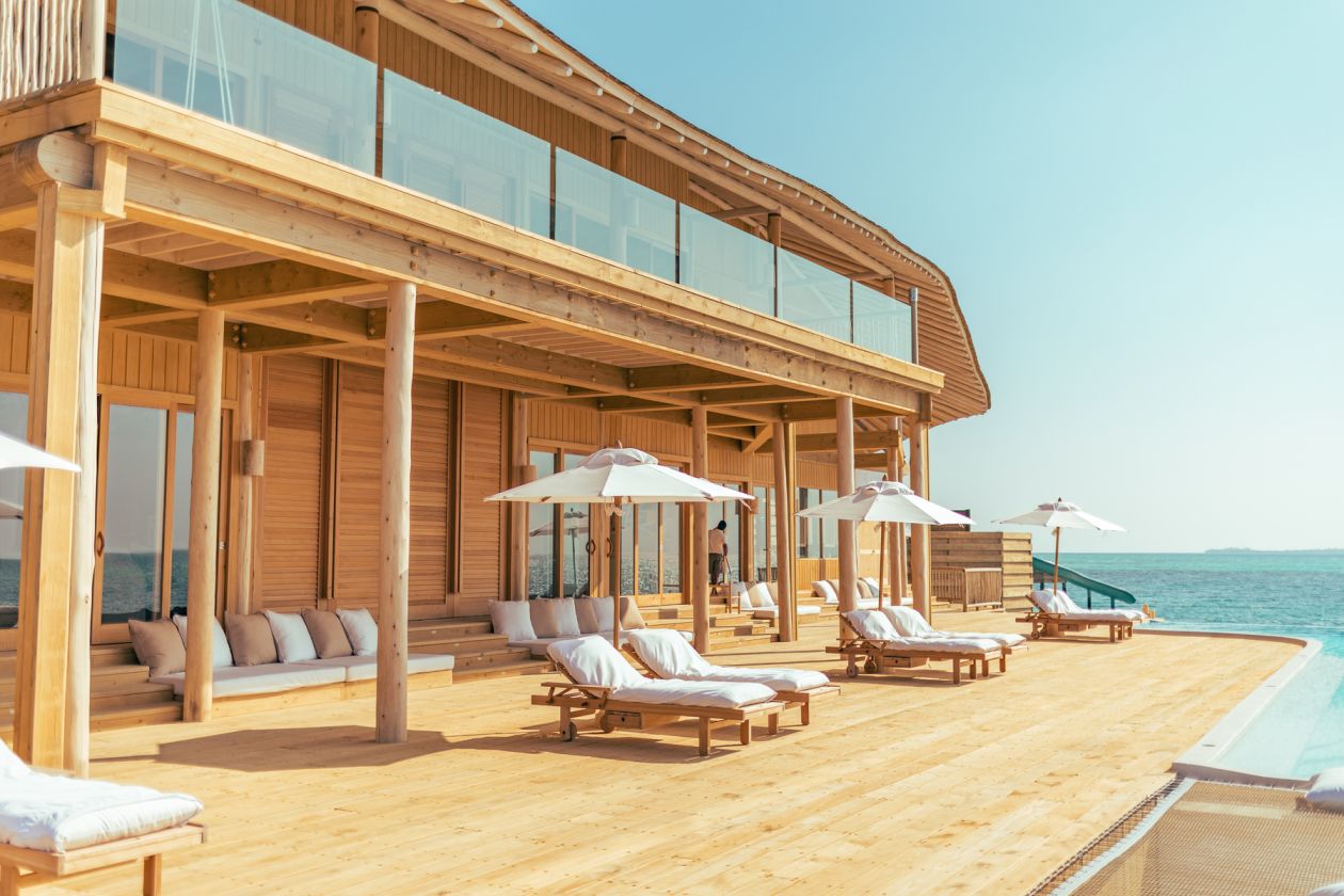 Водная резиденция Sunset Reserve с четырьмя спальнями и горкой отеля SONEVA JANI RESORT Водная резиденция Sunset Reserve с четырьмя спальнями и горкой