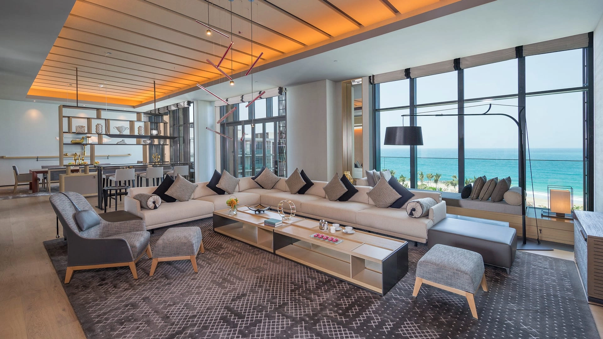 Королевский люкс Harmony Oceanfront с тремя спальнями отеля BANYAN TREE DUBAI (EX. CAESARS PALACE DUBAI) Королевский люкс Harmony Oceanfront с тремя спальнями