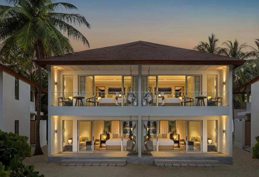 Пляжный павильон с четырьмя спальнями отеля AVANI+ FARES MALDIVES RESORT Пляжный павильон с четырьмя спальнями