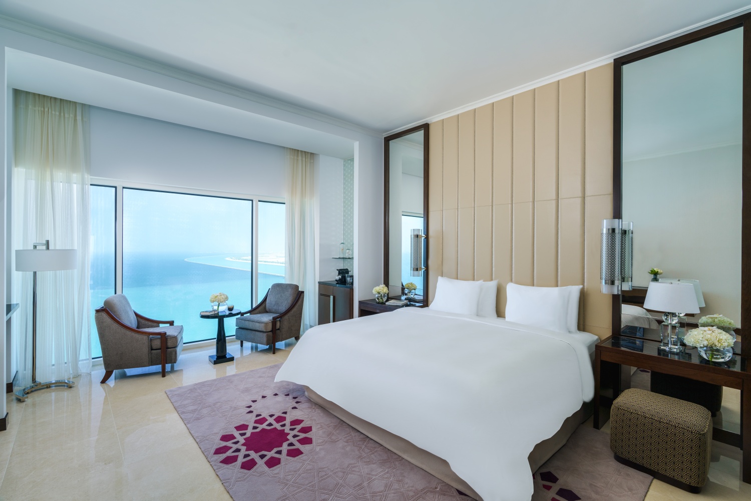 Номер Deluxe с видом на море отеля RIXOS MARINA ABU DHABI Номер Deluxe с видом на море