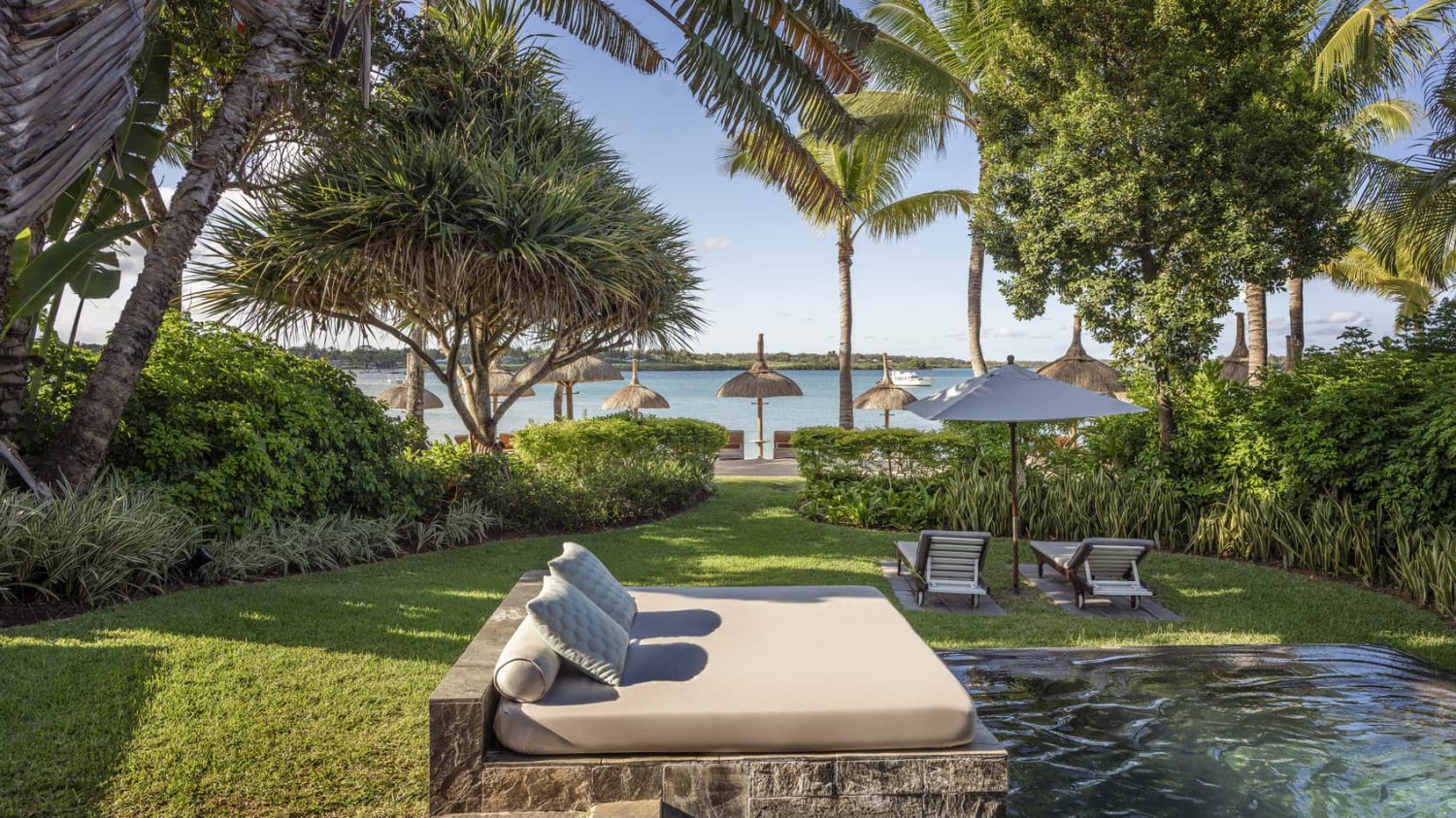 Пляжная вилла с бассейном отеля FOUR SEASONS RESORT MARITIUS AT ANAHITA Пляжная вилла с бассейном