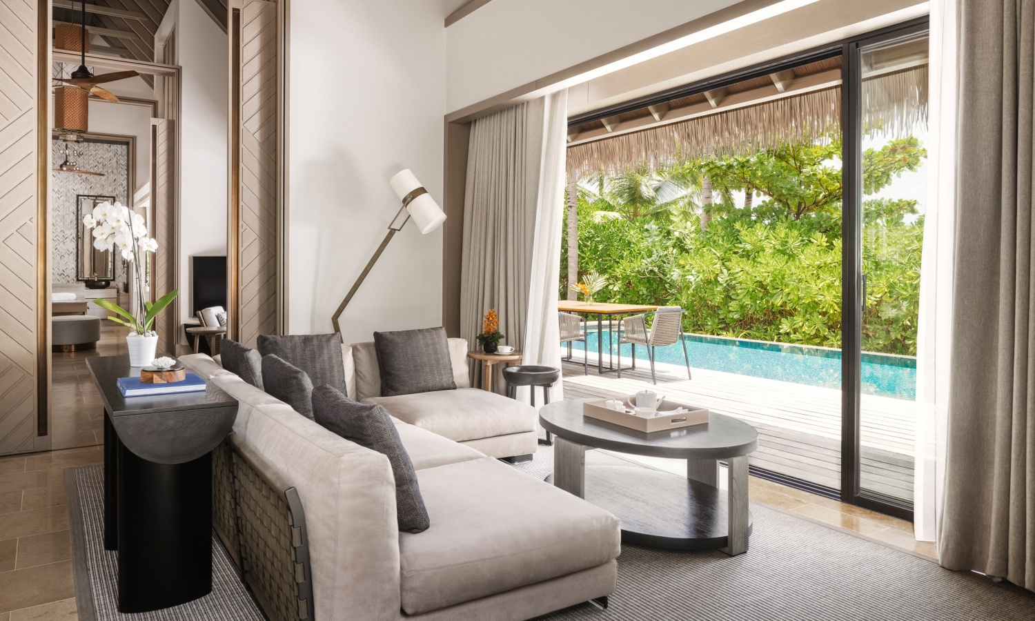 Большая пляжная вилла с двумя кроватями queen-size и бассейном отеля WALDORF ASTORIA MALDIVES ITHAAFUSHI Большая пляжная вилла с двумя кроватями queen-size и бассейном