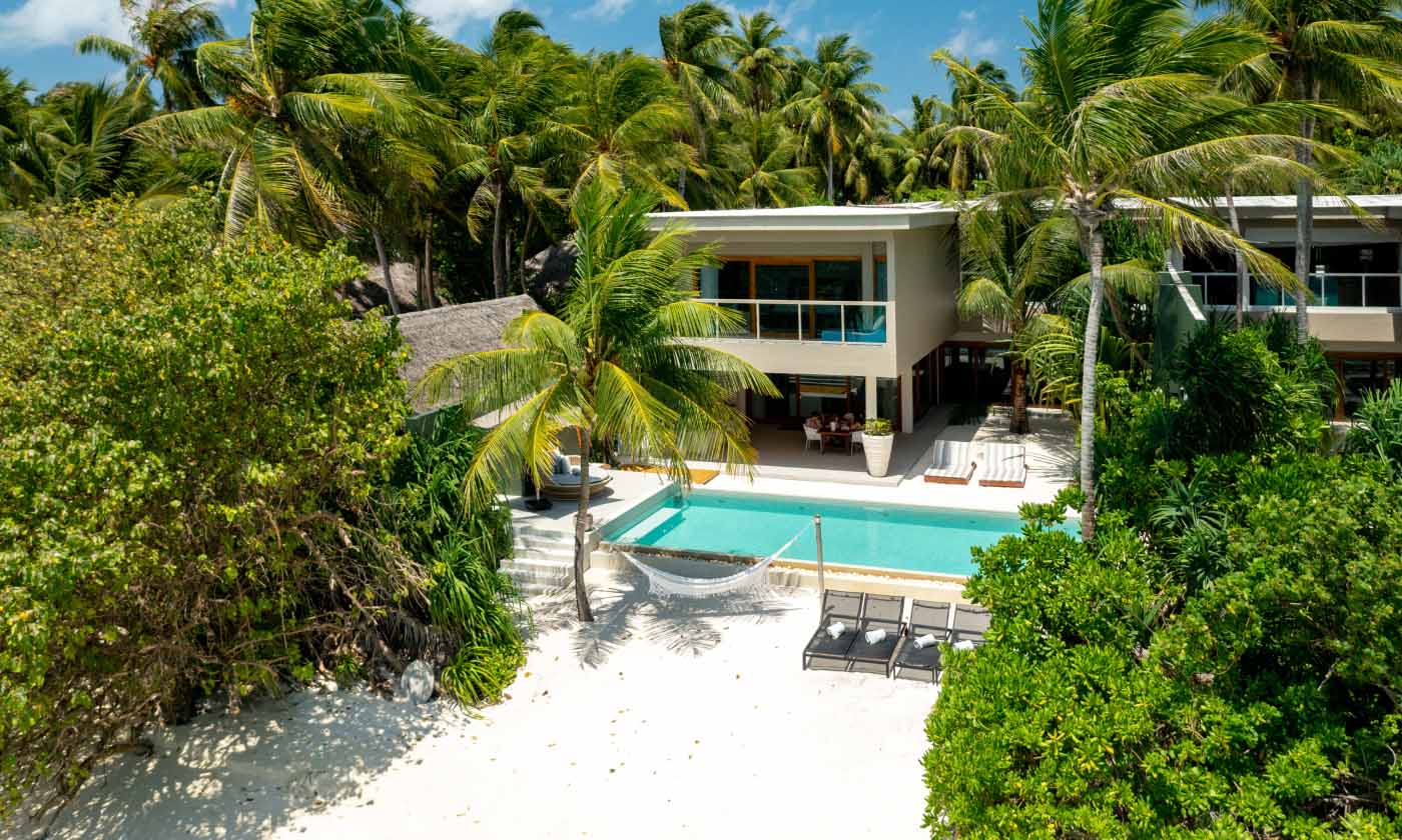 Пляжная резиденция с 4 спальнями отеля AMILLA MALDIVES RESORT & RESIDENCES (EX. AMILLA FUSHI) Пляжная резиденция с 4 спальнями
