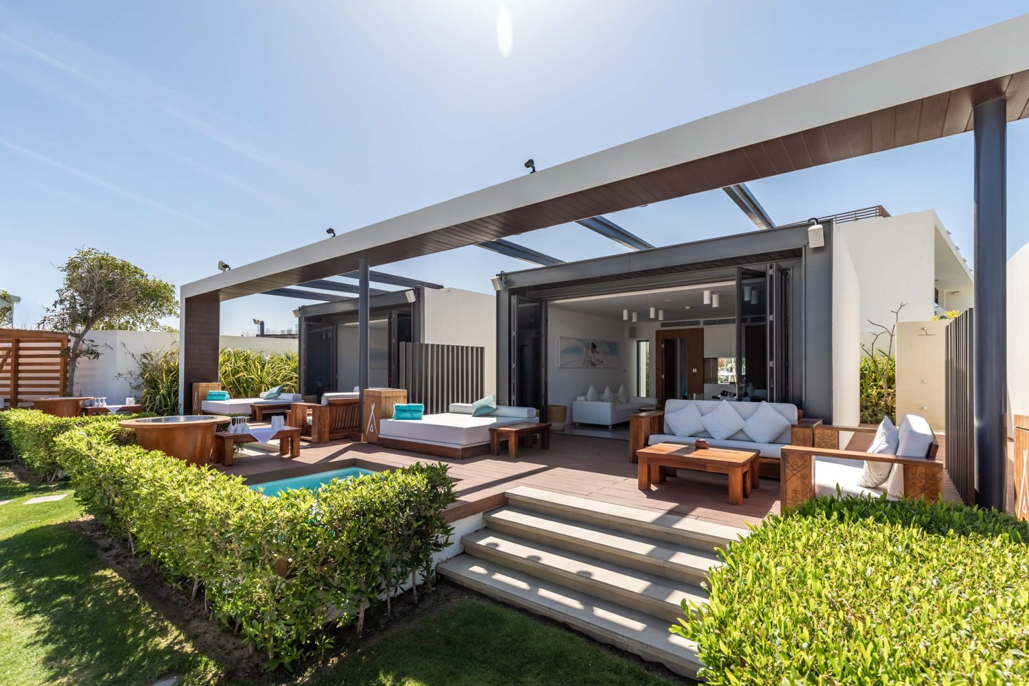 Вилла в саду с бассейном отеля NIKKI BEACH RESORT & SPA Вилла в саду с бассейном