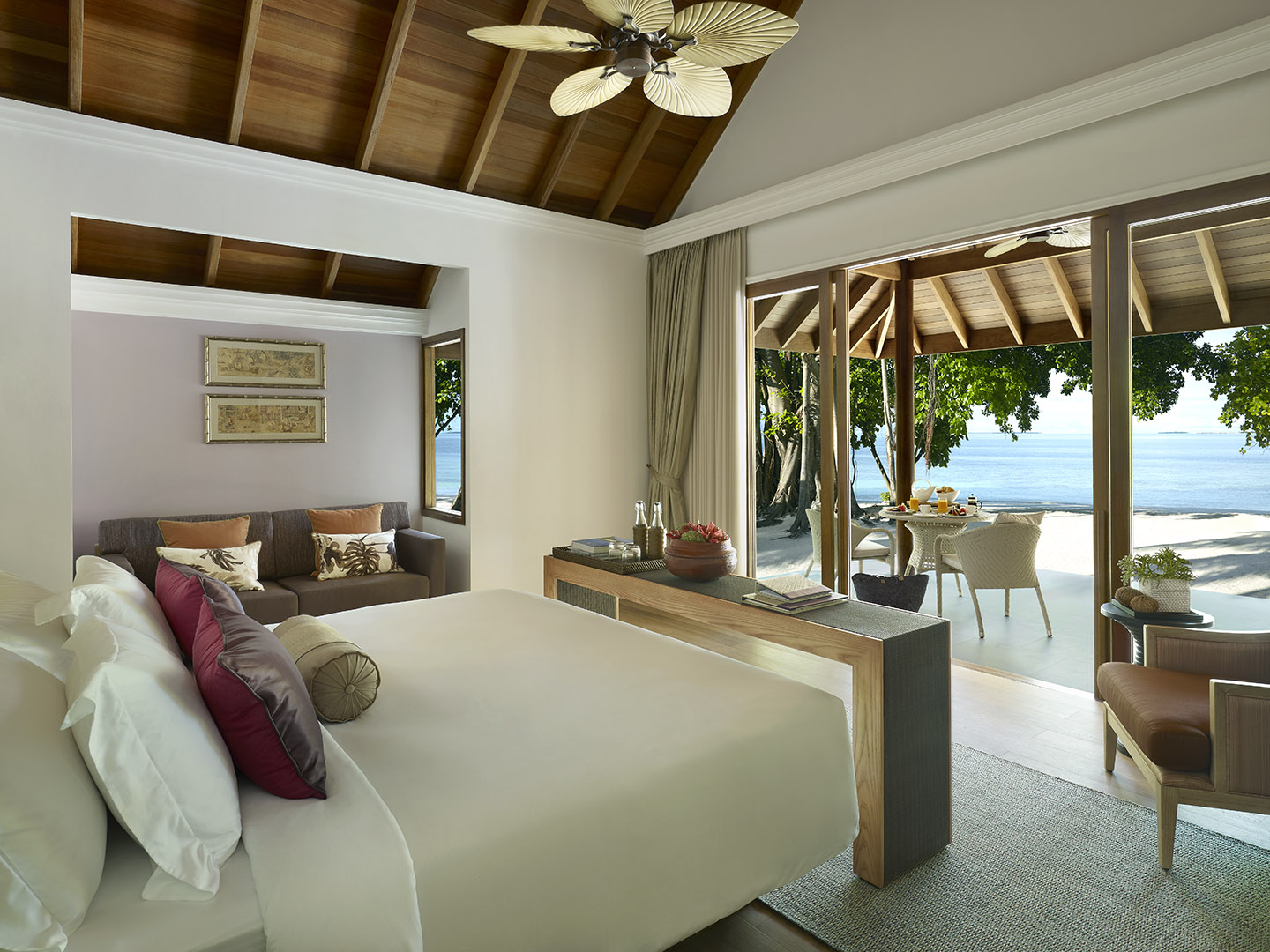 Пляжная вилла отеля DUSIT THANI MALDIVES Пляжная вилла