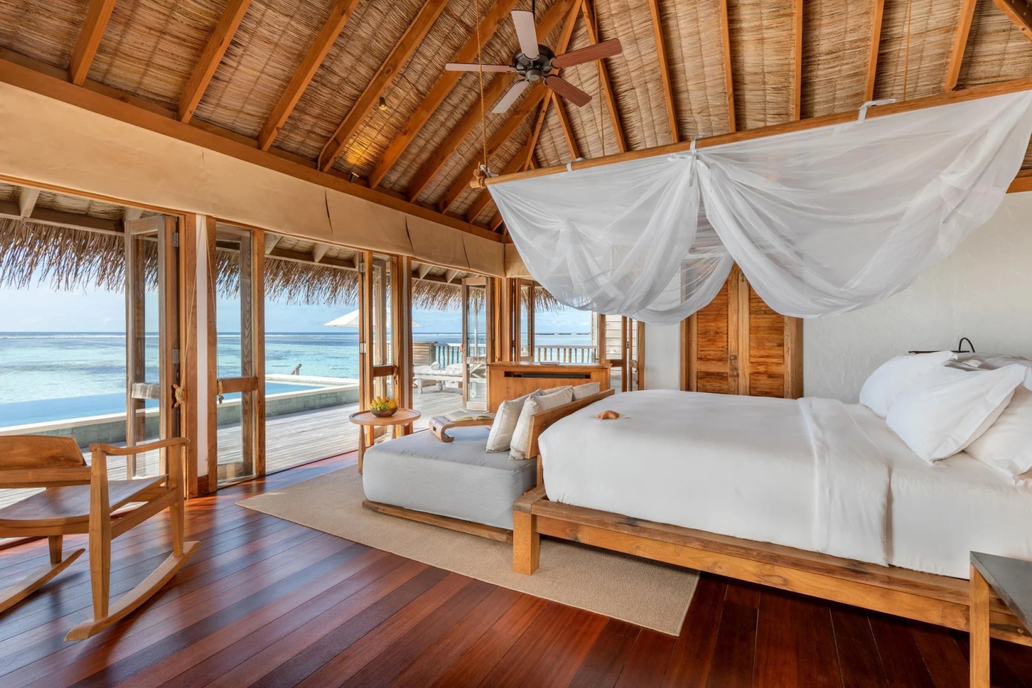 Семейная вилла с бассейном отеля GILI LANKANFUSHI Семейная вилла с бассейном