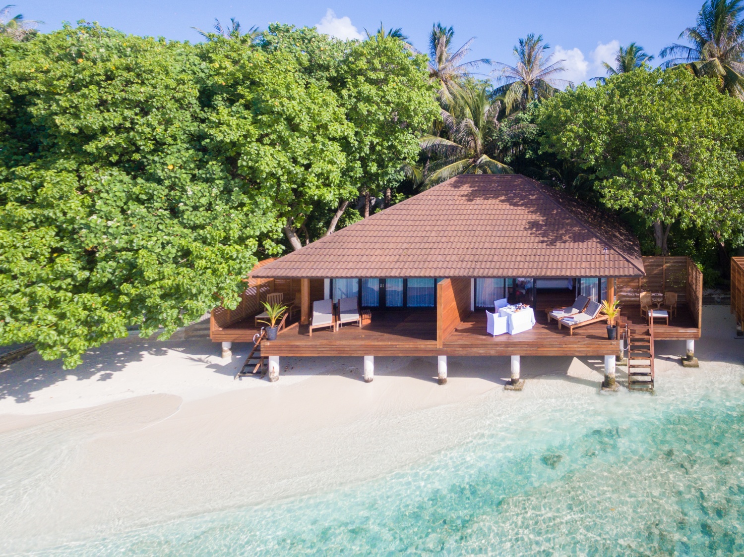 Вилла с видом на лагуну отеля LILY BEACH RESORT & SPA Вилла с видом на лагуну