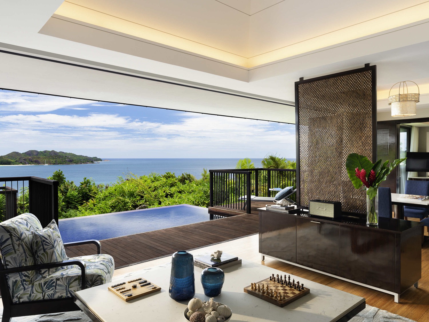 Большая вилла с панорамным бассейном отеля RAFFLES PRASLIN SEYCHELLES Большая вилла с панорамным бассейном