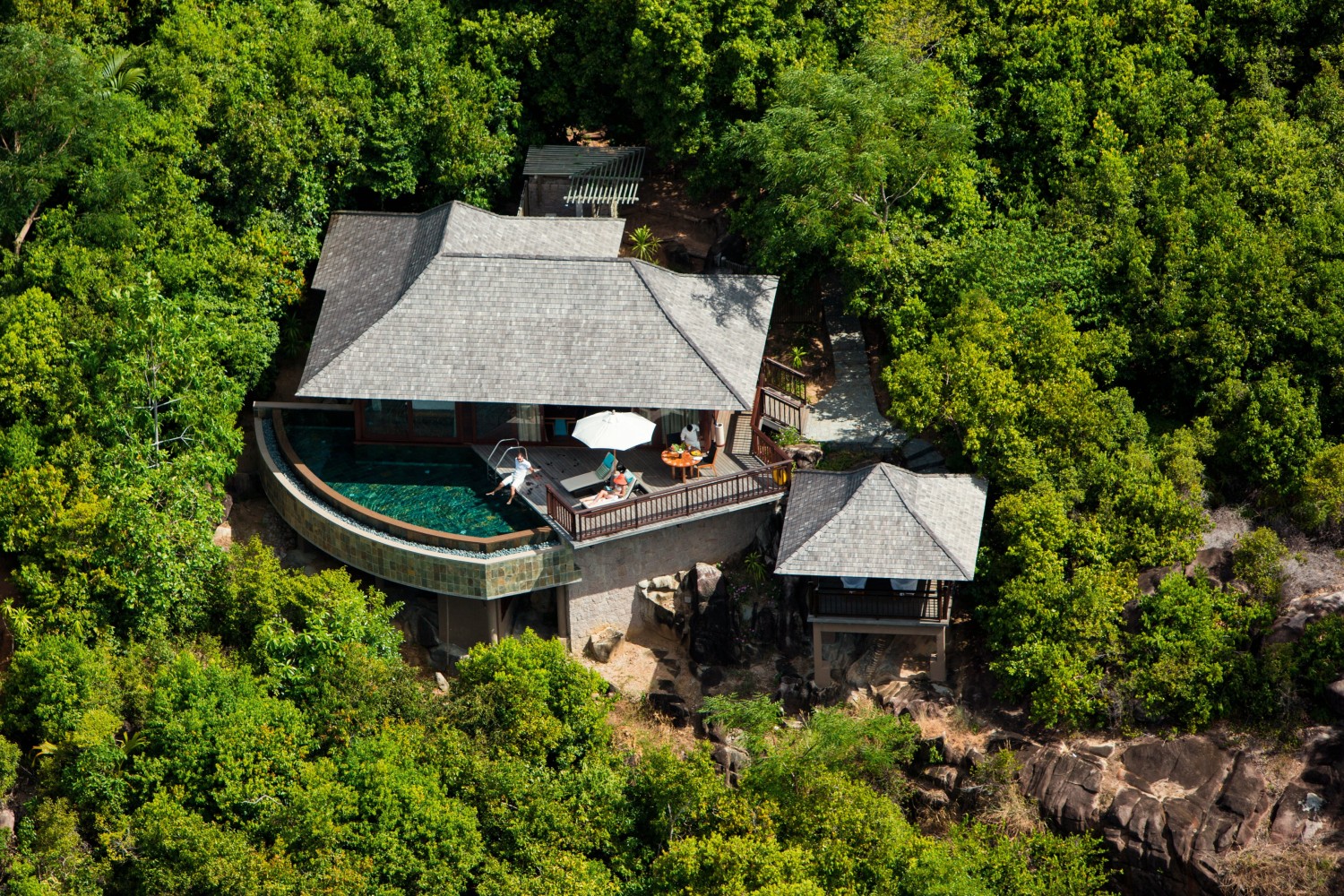 Вилла на склоне холма с двумя спальнями отеля CONSTANCE EPHELIA RESORT Вилла на склоне холма с двумя спальнями