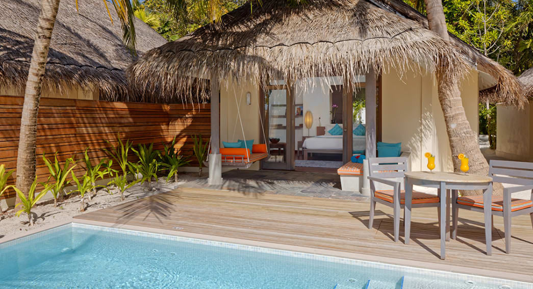 Пляжная вилла с бассейом и видом на закат отеля ANANTARA DHIGU MALDIVES Пляжная вилла с бассейом и видом на закат