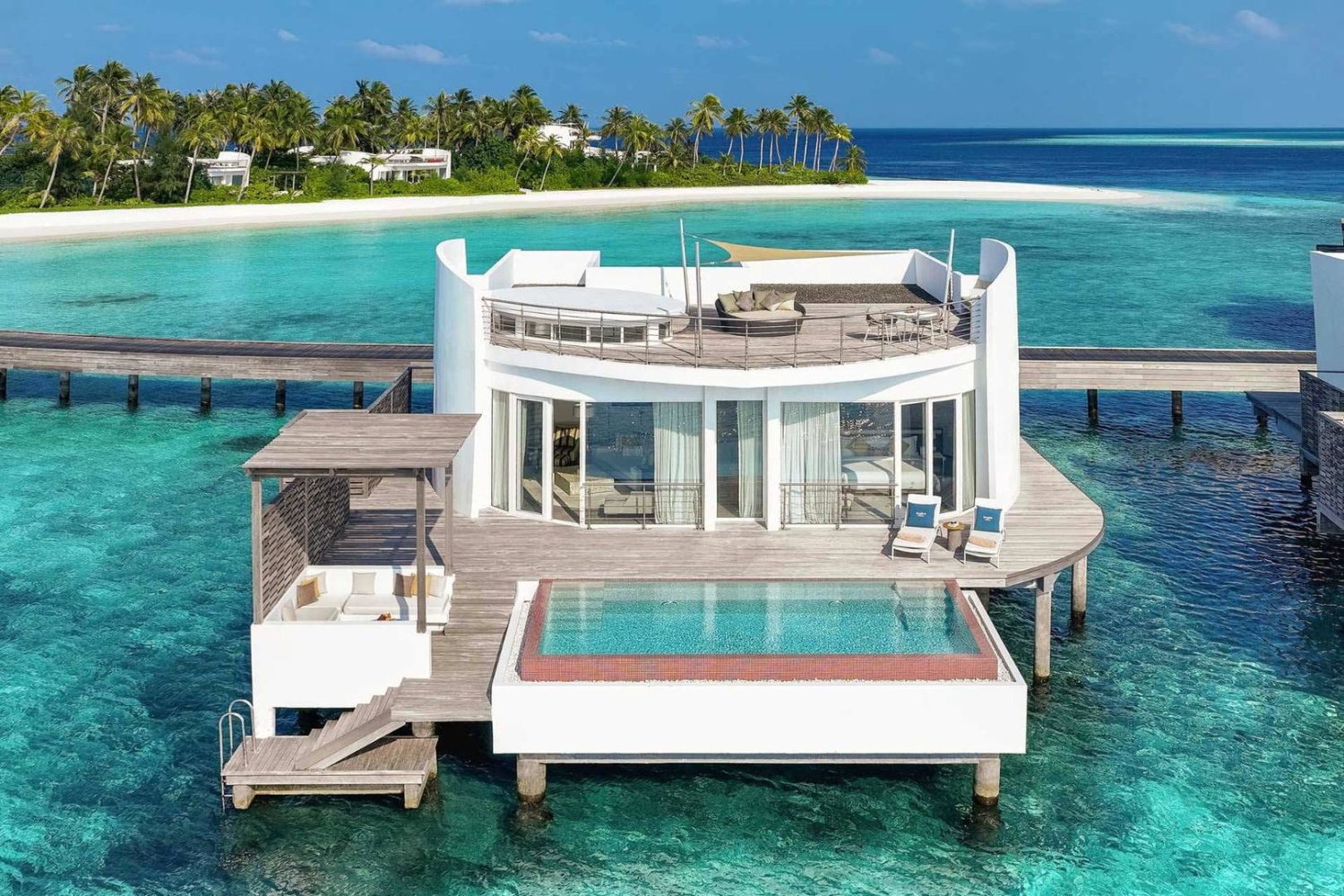 Водная вилла Lagoon с бассейном отеля JUMEIRAH MALDIVES OLHAHALI ISLAND Водная вилла Lagoon с бассейном