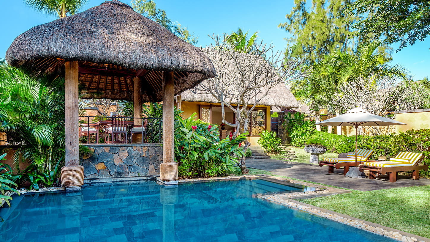 Роскошная вилла с бассейном отеля THE OBEROI BEACH RESORT Роскошная вилла с бассейном