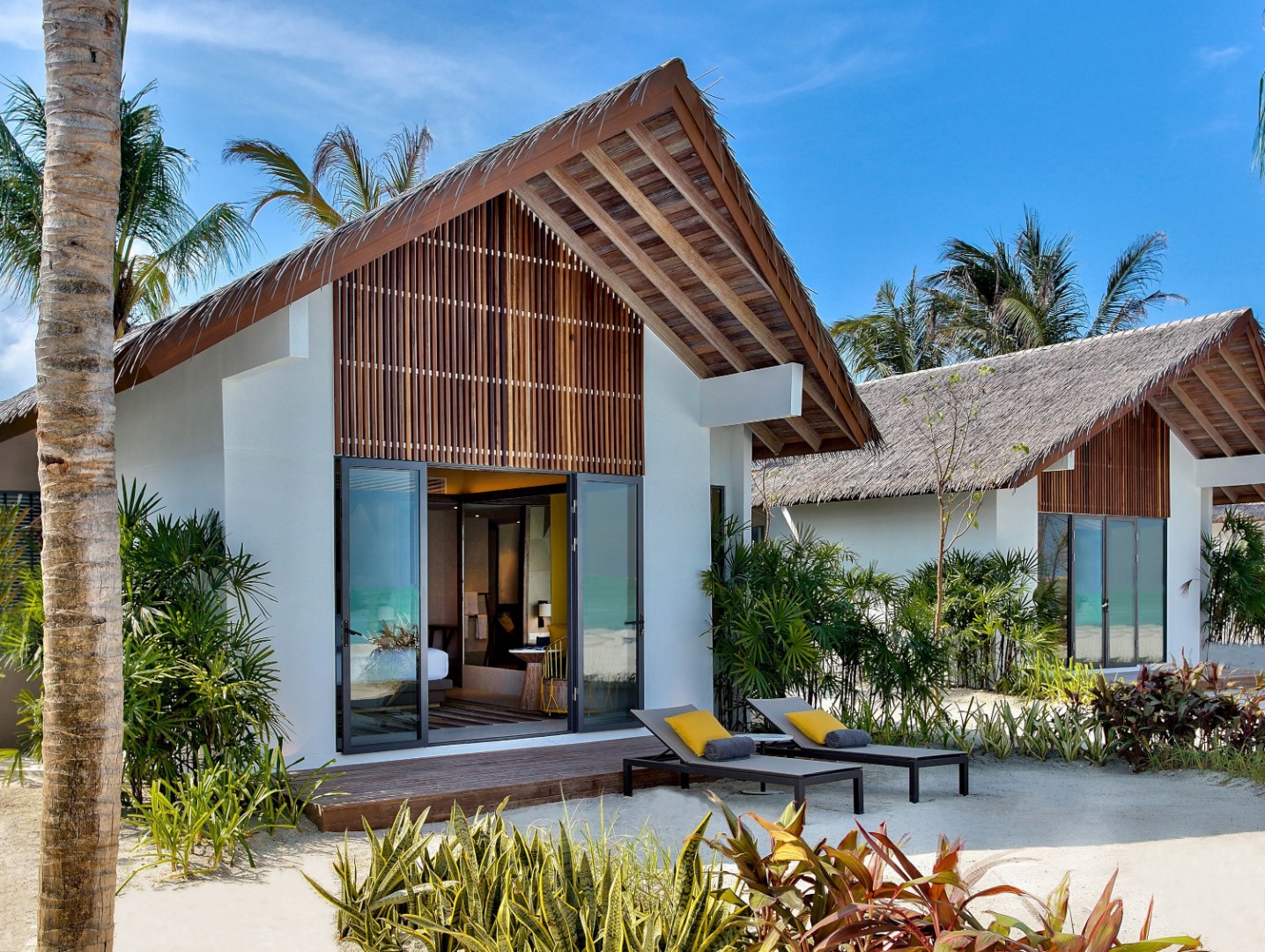 Пляжная вилла Gold отеля HARD ROCK HOTEL MALDIVES Пляжная вилла Gold