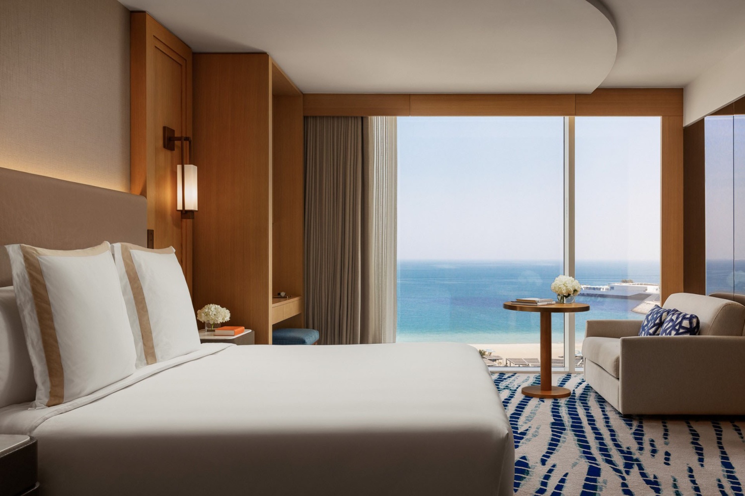 Номер Ocean Club с двумя спальнями отеля JUMEIRAH BEACH HOTEL Номер Ocean Club с двумя спальнями