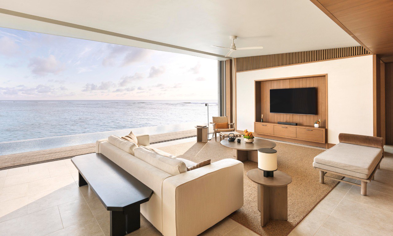 Водная вилла с двумя спальнями и бассейном отеля THE RITZ CARLTON MALDIVES FARI ISLANDS Водная вилла с двумя спальнями и бассейном