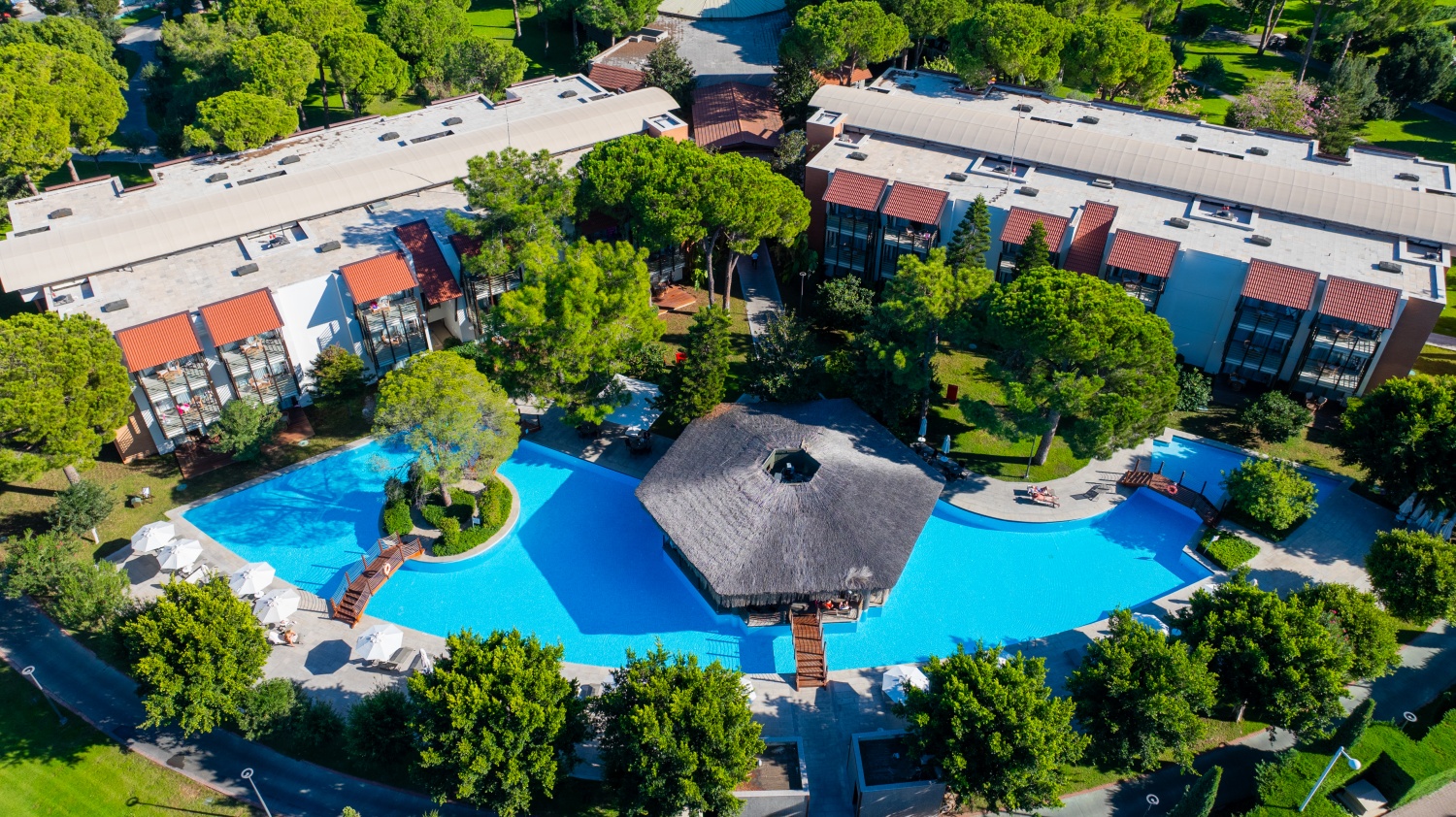 Семейный люкс с выходом к бассейну отеля GLORIA GOLF RESORT Семейный люкс с выходом к бассейну