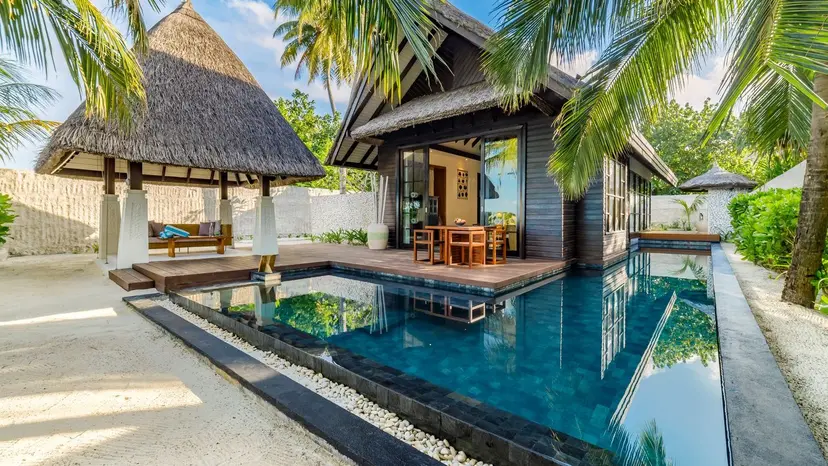 Вилла Earth с бассейном и видом на восход отеля OZEN RESERVE BOLIFUSHI (EX. JUMEIRAH VITTAVELI) Вилла Earth с бассейном и видом на восход