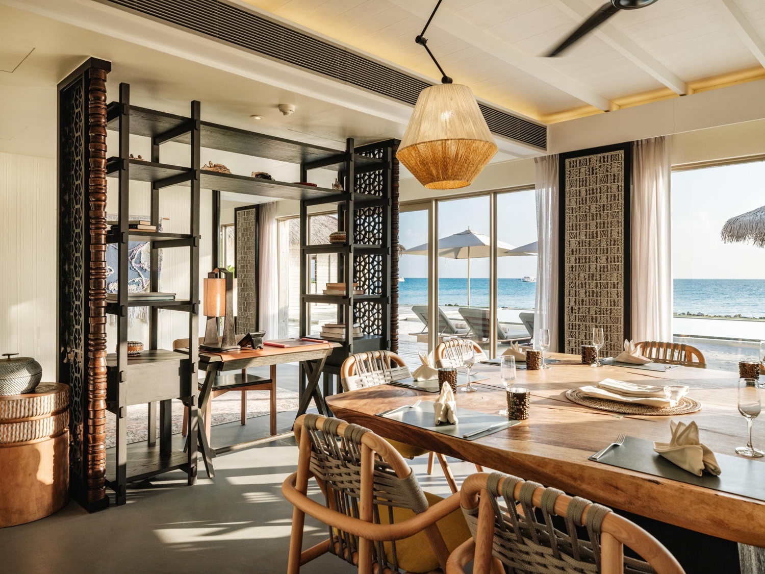 Резиденция с тремя спальнями и выходом к лагуне отеля INTERCONTINENTAL MALDIVES MAAMUNAGAU RESORT Резиденция с тремя спальнями и выходом к лагуне