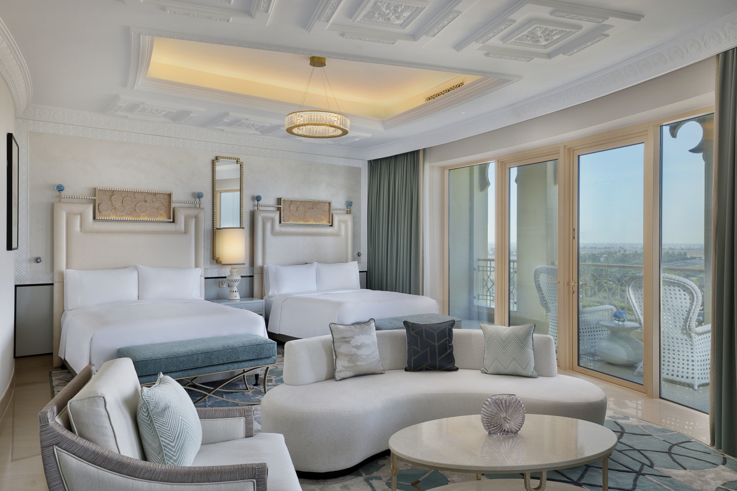 Номер Queen Deluxe отеля WALDORF ASTORIA RAS AL KHAIMAH Номер Queen Deluxe